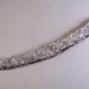 Titulo: Pedazo 6 Tecnica: pasta de papel Año: 2018 Dimensiones: 110cm x 10cm x 5cm