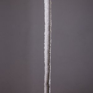 Titulo: Pedazo 7 Tecnica: pasta de papel Año: 2018 Dimensiones: 180cm x 10cm x 8cm